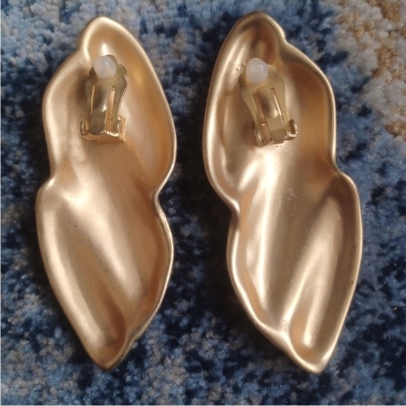 Vintage Retro Enamel Twist Clip Earrings - Picture 3 of 4